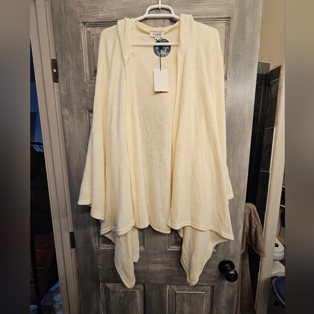 Andre by Unit Cream Cardigan Sweater